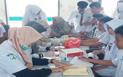 Cek Kesehatan Menyeluruh di SMAN 4 Bukittinggi: Puskesmas Plus Mandiangin Layani Ratusan Guru dan Siswa