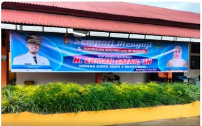 SEMPATI  MENGAJI  DAN  PENYERAHAN BEASISWA SERTA HP ANDROID OLEH WALIKOTA BUKITTIGGI